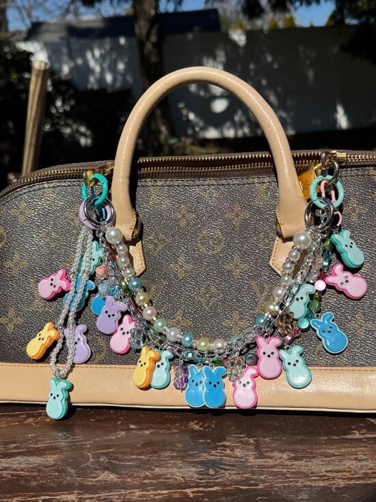 Mini Pearl Bunny Bag Charm - Picture 2 of 3